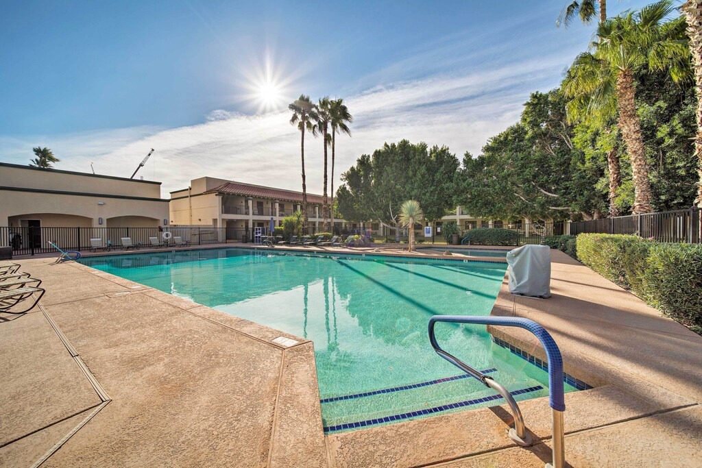 Inner Circle Condo | Cozy Condo w/ Balcony - Walk to Salt River Fields!