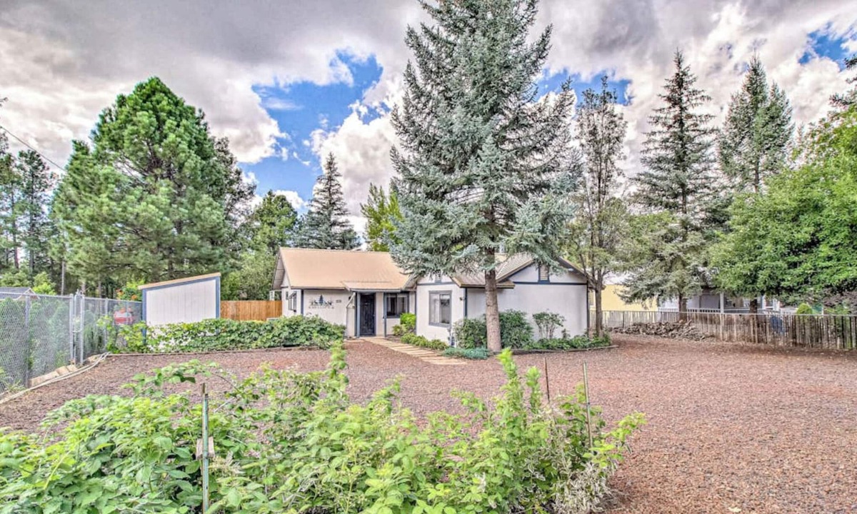 Pinetop-Lakeside Cabin | Cozy Cottage in the Heart of Lakeside