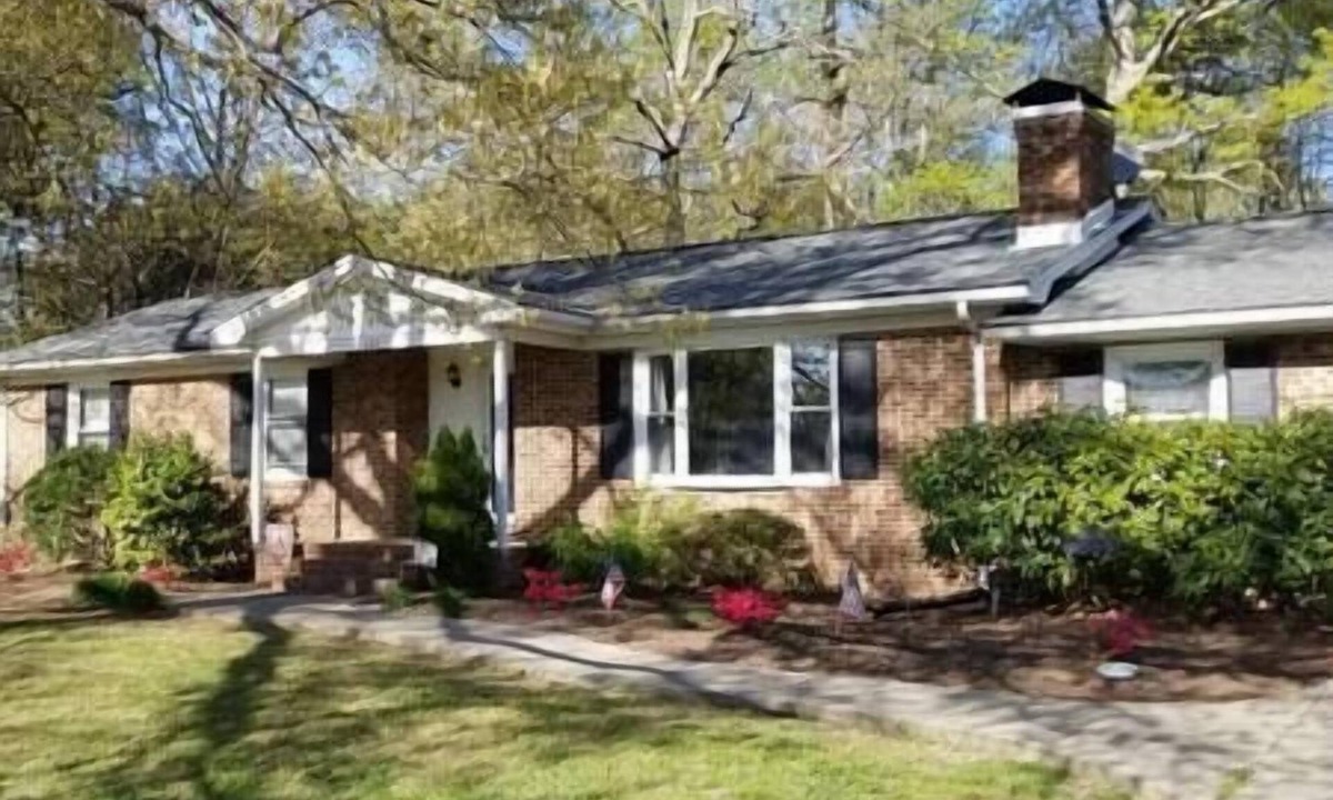 Reidsville House | Cozy Countryside Getaway with Fast Wifi/Hot Tub