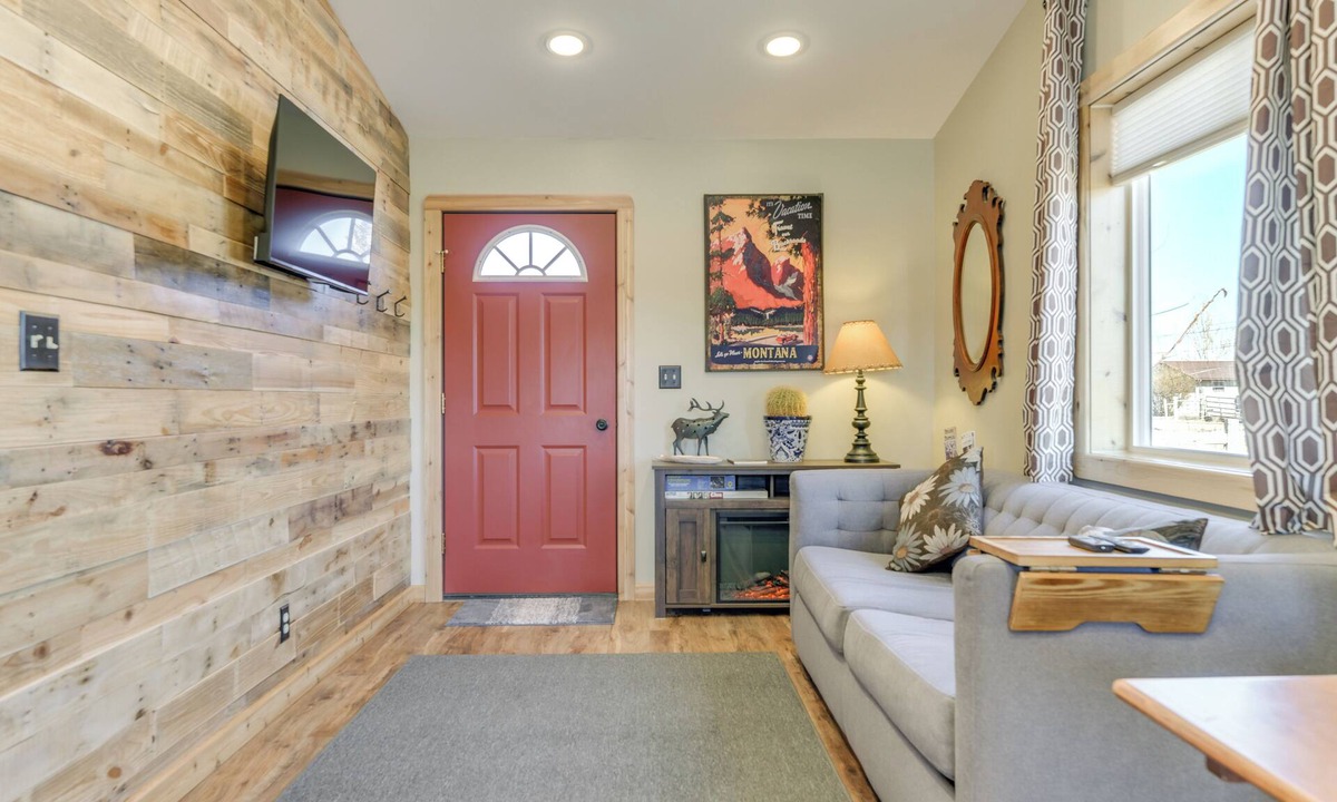 Dillon Cottage | Cozy Dillon Retreat: Fireplace, Mountain Views!