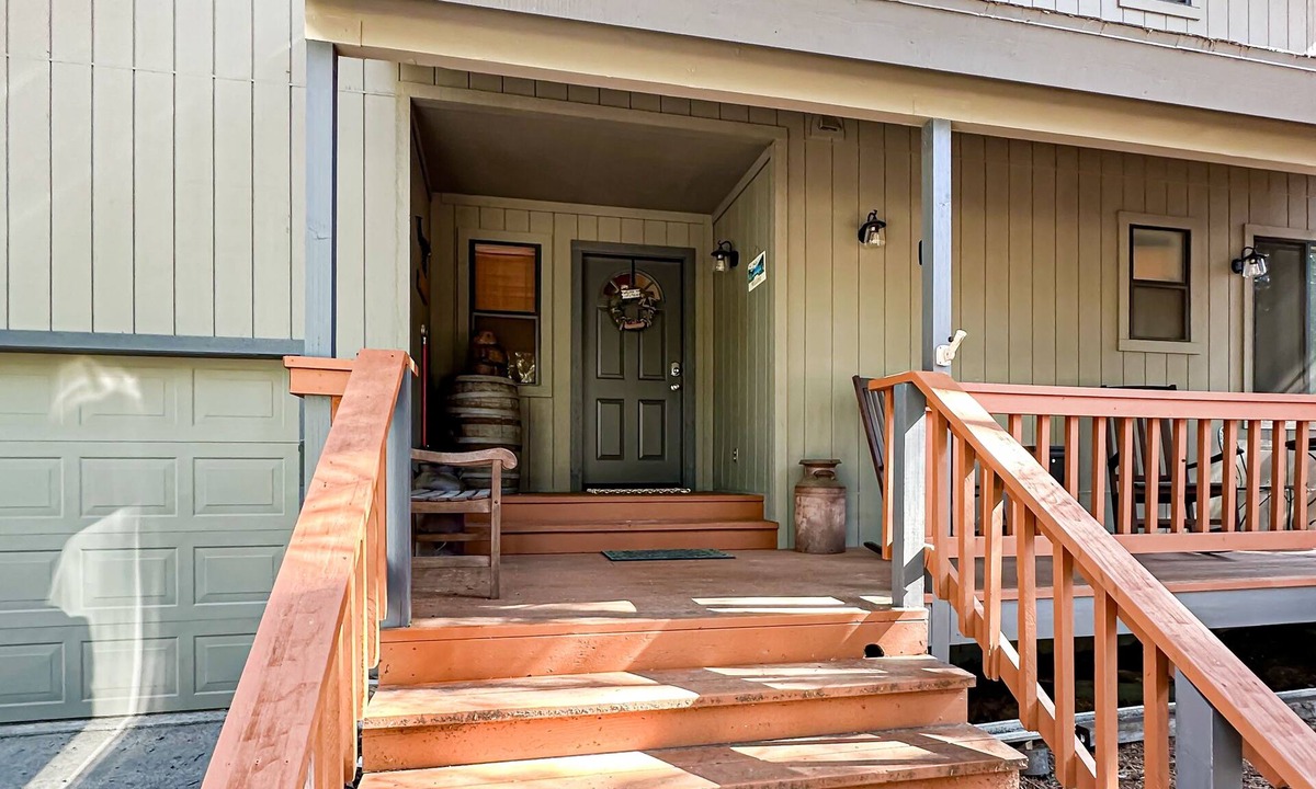 Sierra Cedars House | Cozy family-friendly home with air hockey, grill, deck, & nearby activities