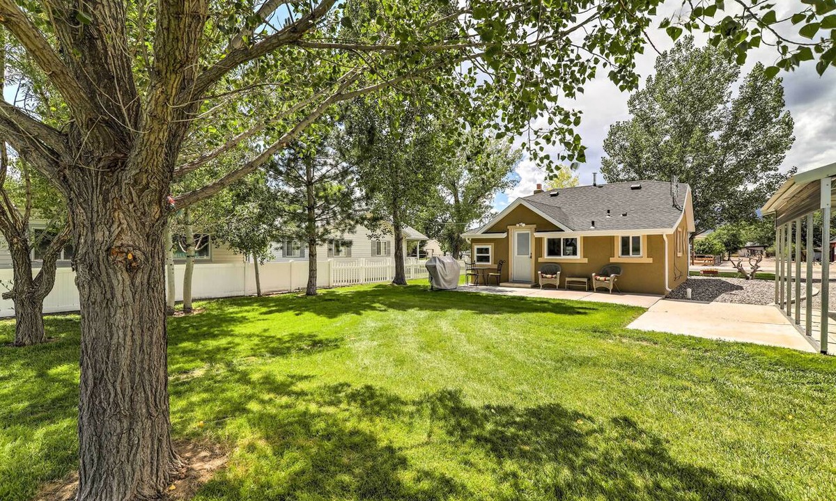 Circleville Cottage | Cozy Farmhouse-style Cottage by Mighty 5 Ntl Parks
