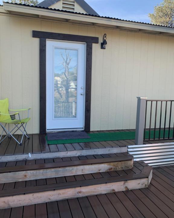 Diamond Valley House | Cozy Guesthouse with view from large deck