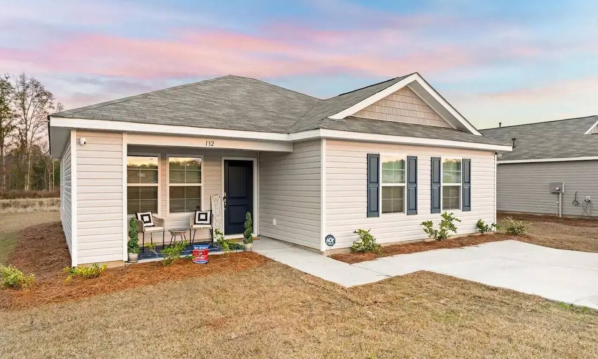 Brookdale House | Cozy & Inviting Your Home Away From Home 3BR Sleeps 6 Quiet & Comfortable