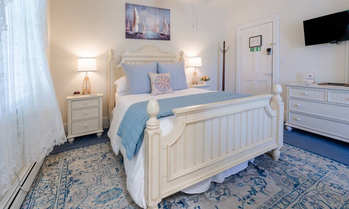 Marblehead Condo | Cozy Lake Erie B&B + Breakfast Near Lighthouse