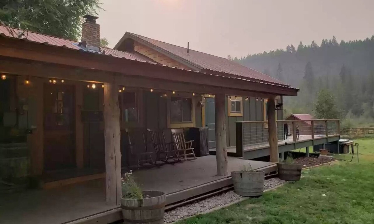 Elk Cabin | Cozy Lake Front Cabin on Chain Lake!