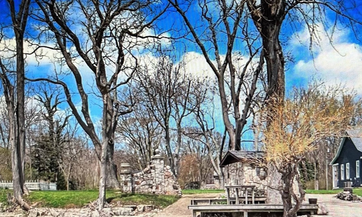 Put-in-Bay Cottage | Cozy lake front cottage(s) with private dock and beach