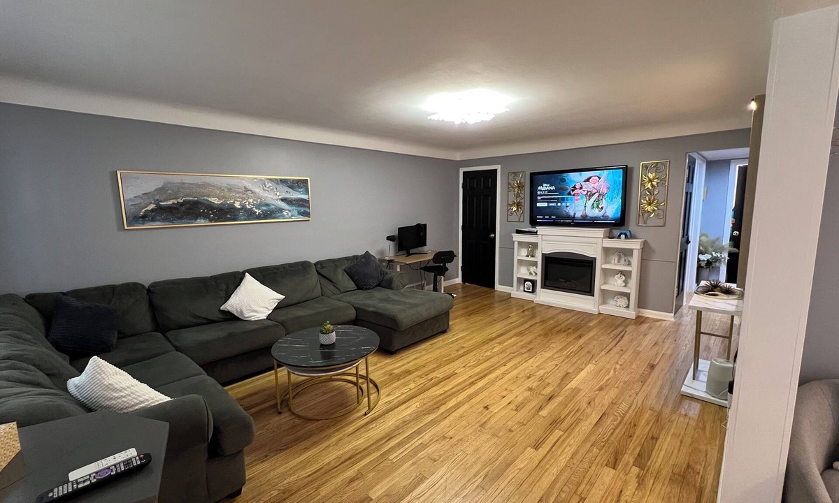 Mount Saint Joseph House | Cozy, Modern Escape; PlayStation 5 and King Suite