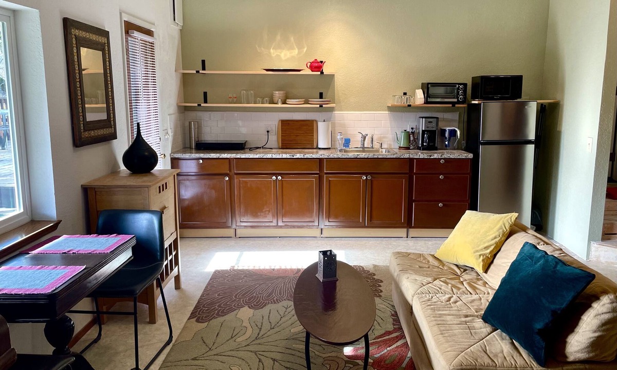 North Lakeport Apartment | Cozy, New, One Bedroom private Apt near Hospital with Boat Parking & Hook Up