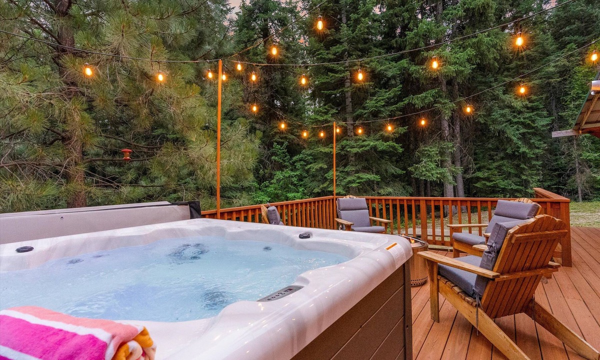 Darby Cabin | Cozy Private Cabin, Hot Tub, Ski & Outdoor Haven