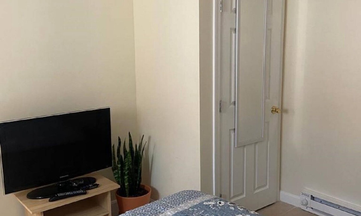 Randolph Apartment | Cozy Private room with Private Amenities - 12 mins to Mall.