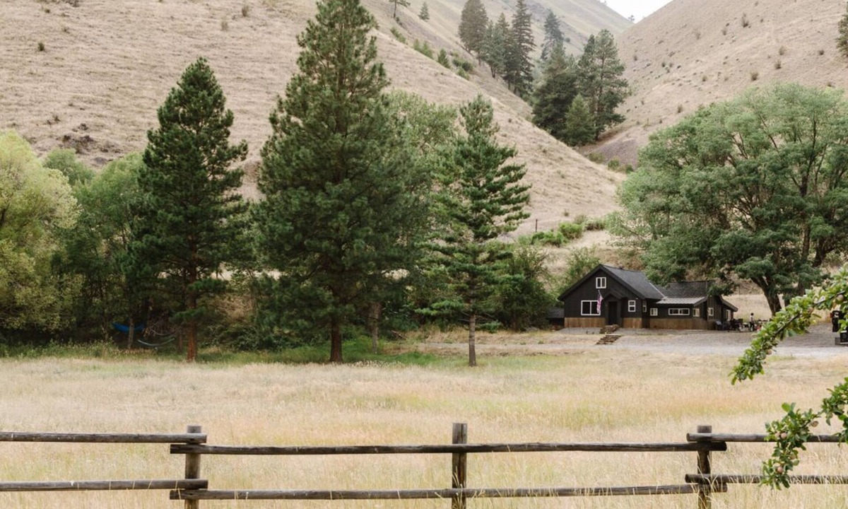 Medicine Hot Springs Cabin | Cozy renovated 3-bedroom cabin in lovely North Fork IDAHOME