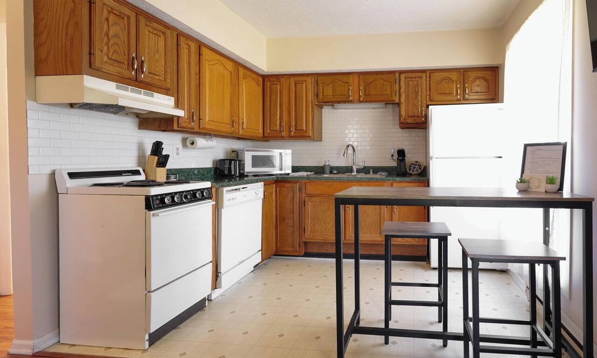 Elizabethtown Apartment | Cozy Retreat · Full Kitchen · Etown, Ford, & Ft Knox