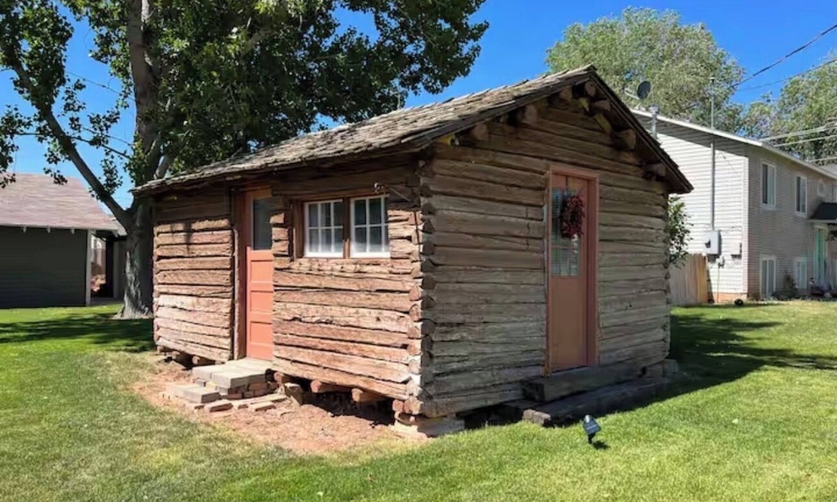 Sevier County Cabin | Cozy Rustic Cabin in the City