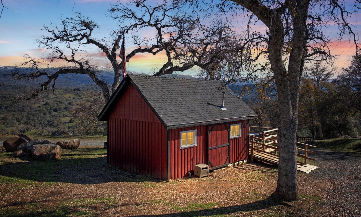 Squaw Valley Cabin | Cozy Rustic Cabin with Loft & Fireplace near the Sequoias