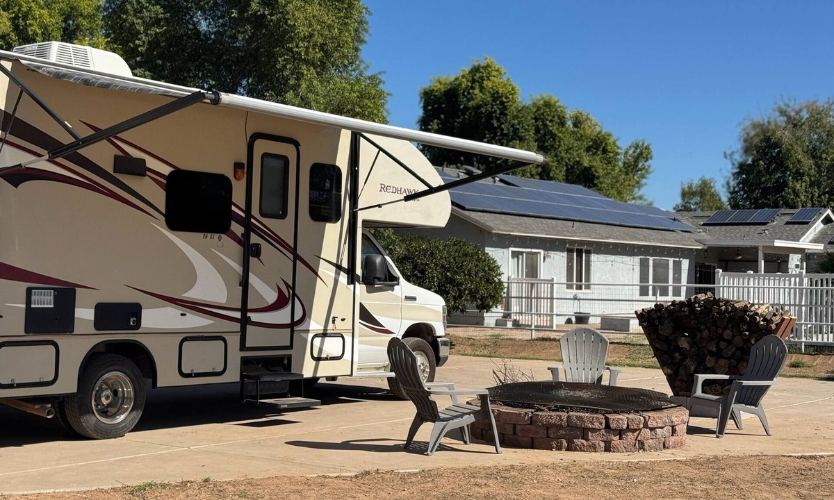 Gilbert House | Cozy RV stay on a South Gilbert Mini Farm