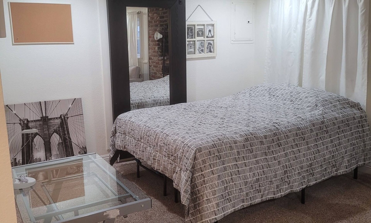 Rio Vista Apartment | Cozy studio, 2 blocks from Sacramento River.