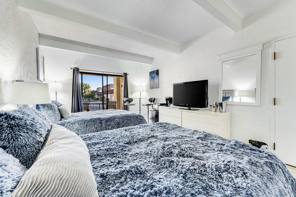 Inner Circle Apartment | Cozy Studio in the Heart of Scottsdale W/Free WiFi, Private Patio, & Shared Pool