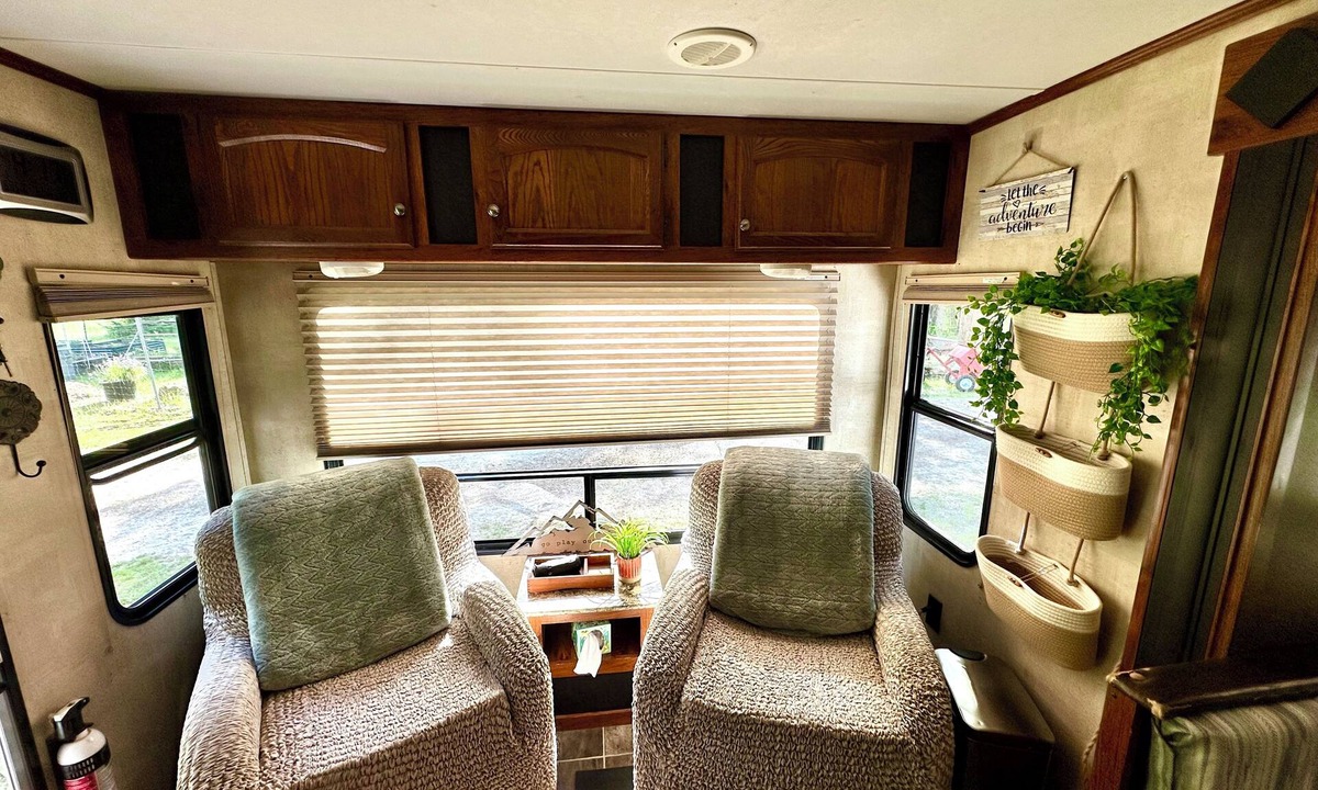 Kellogg House | Cozy Travel Trailer and Up River Get Away. Hike, Fish, Float, Relax!