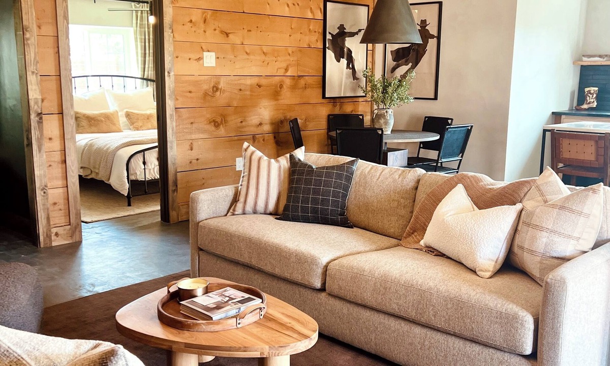 Kanab Cottage | Cozy Western Cowboy Cottage in Kanab, Fire pit, Close to Zion National Park
