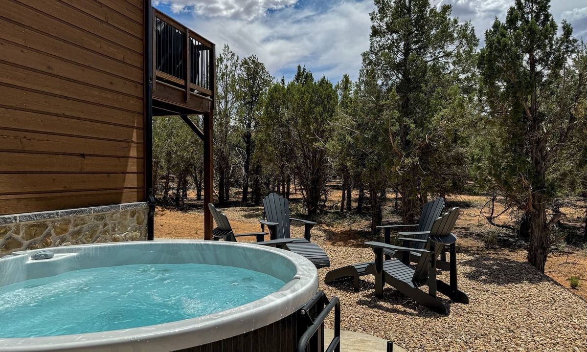 Orderville Cabin | Cozy Zion Retreat Hot Tub 2 King Bedrooms