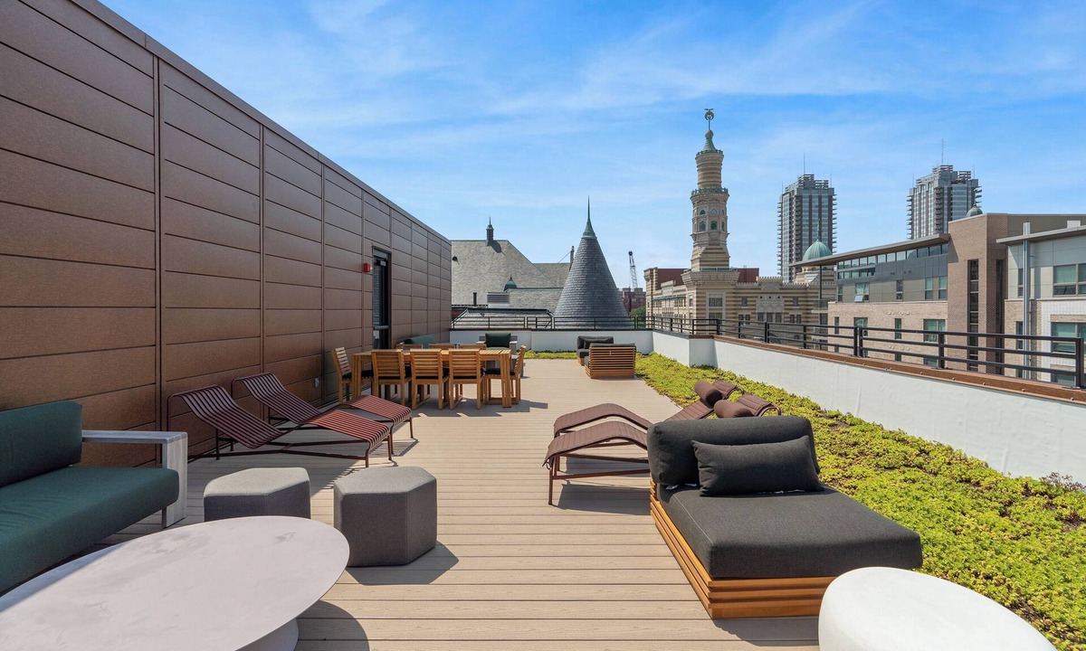 Lockerbie Square Apartment | CozySuites at Block20