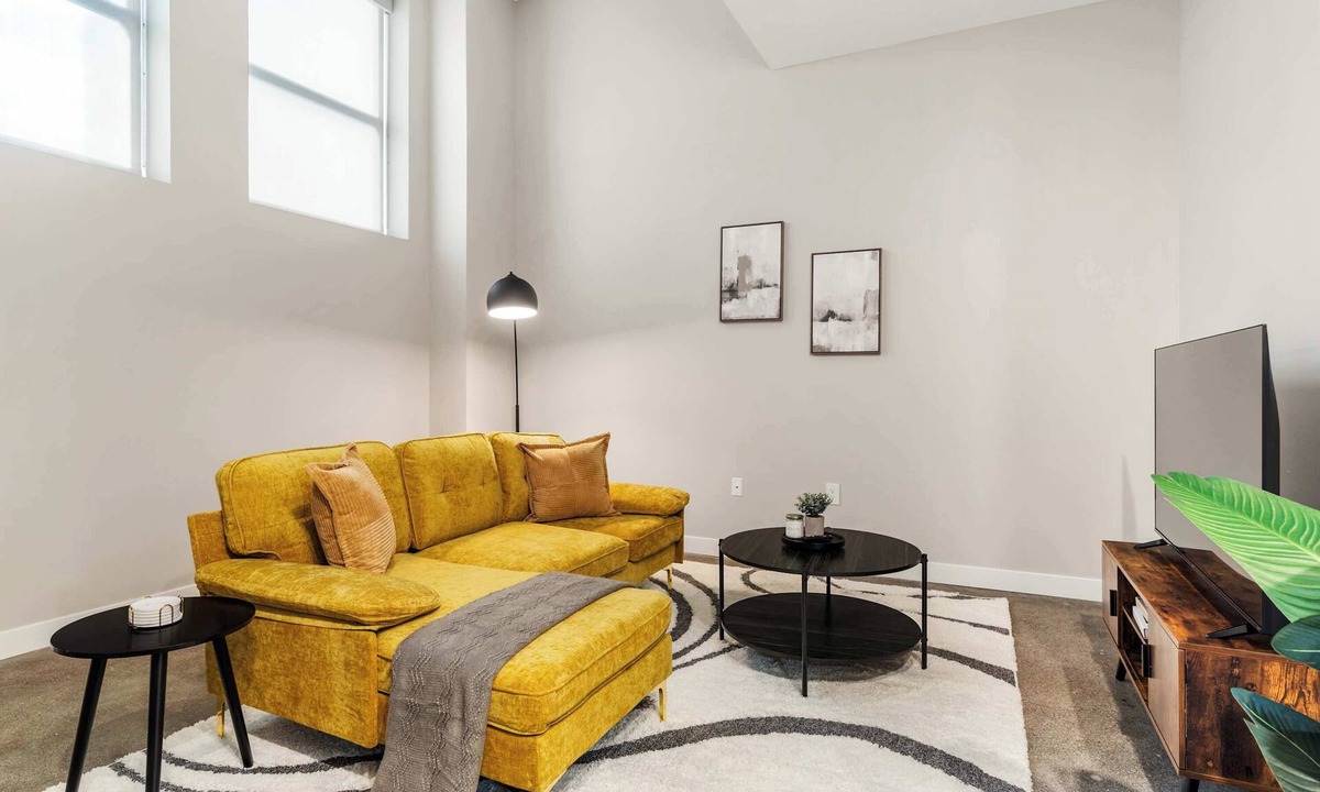 Downtown Cincinnati Apartment | CozySuites at Textile Modern 1BR #04