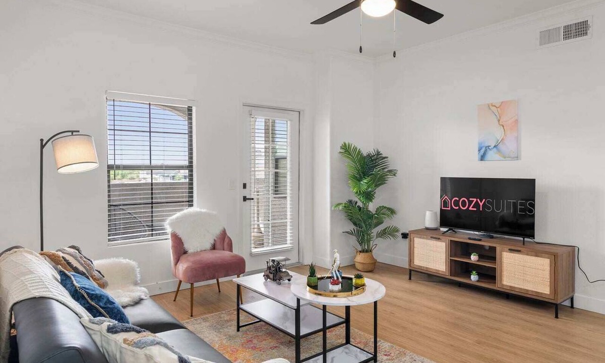 Chandler Apartment | CozySuites Chandler w/2 pools, jacuzzi, arcade 03