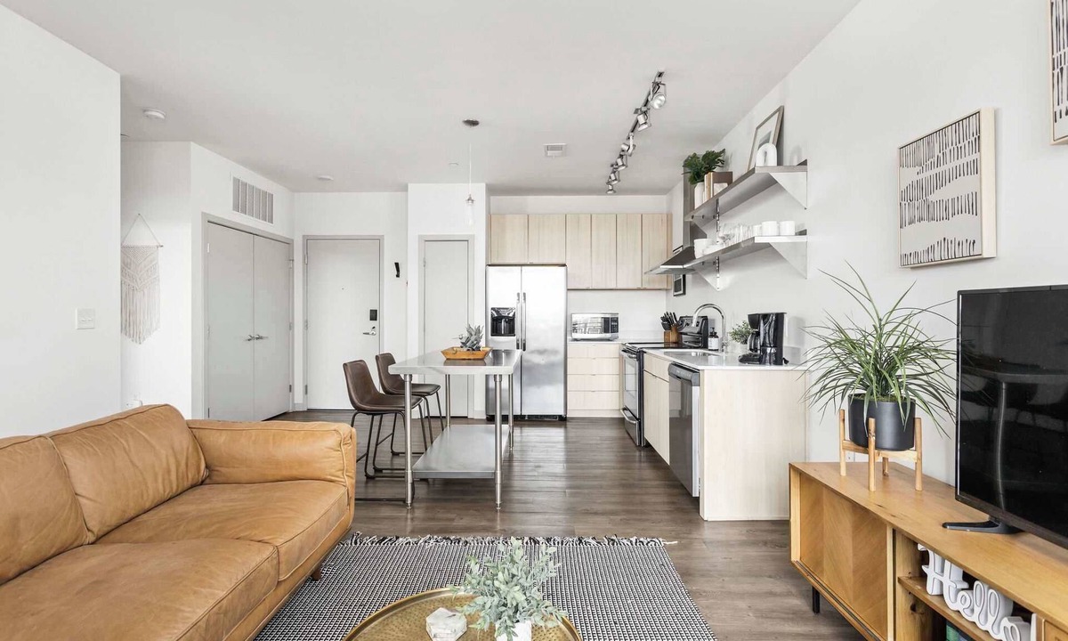 Kennedy King Apartment | CozySuites l Chic 1BR, Bottleworks Indy #5