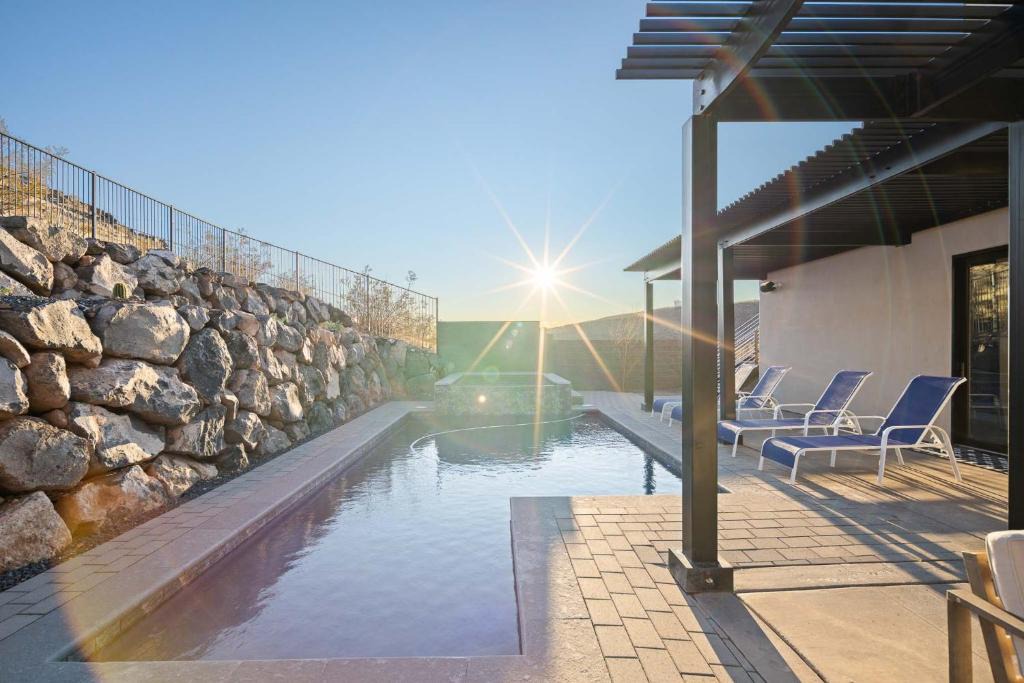 Hurricane House | CR 1625 - Designer Golf Course Haven - Pool - Hot Tub