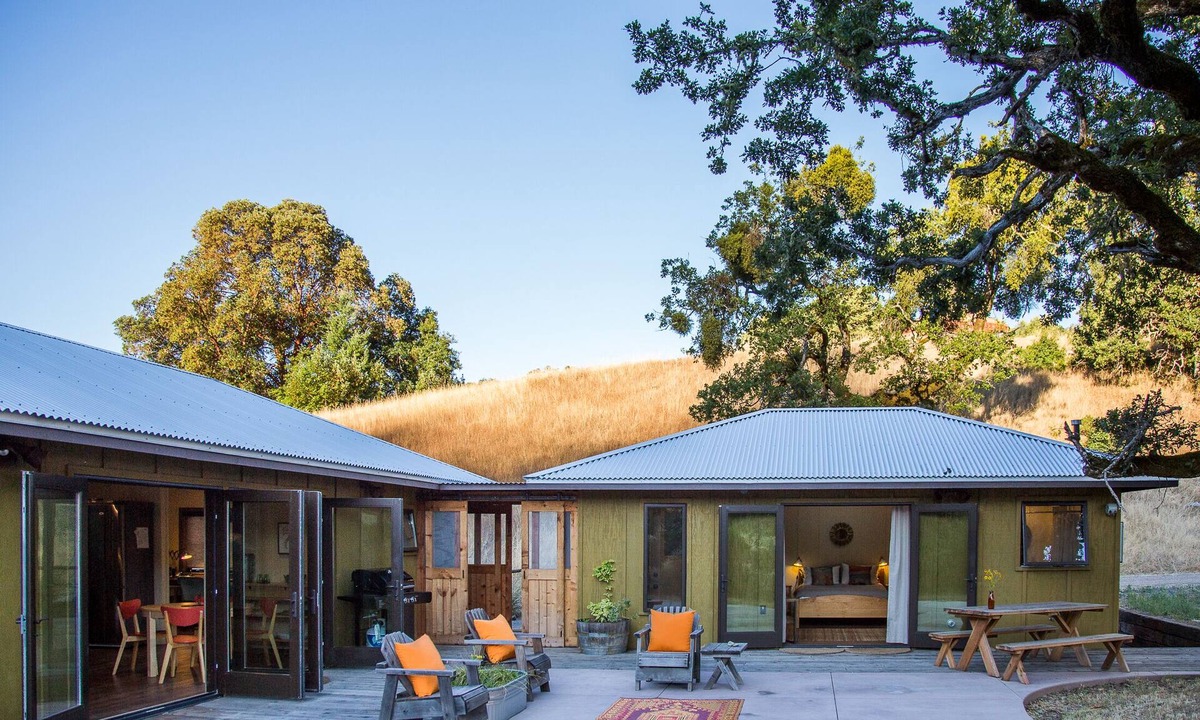 Ukiah House | Creekside Cottage at Whispertree - Privacy, Nature & Serenity!