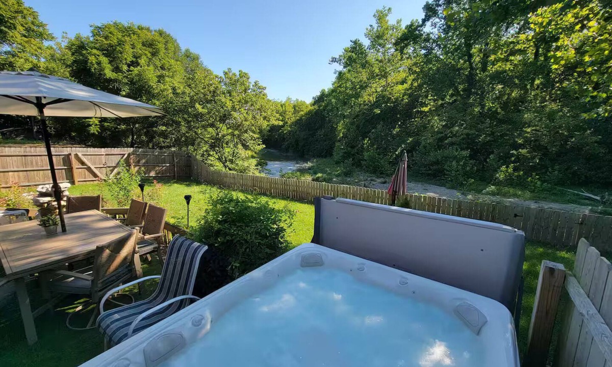 Hamilton Cottage | Creekside Cottage