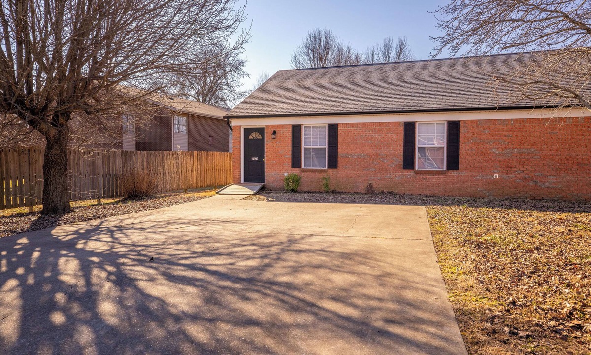 Murray Apartment | Cul de sac 3bed/2bath, in unit laundry, pet friendly, off street parking