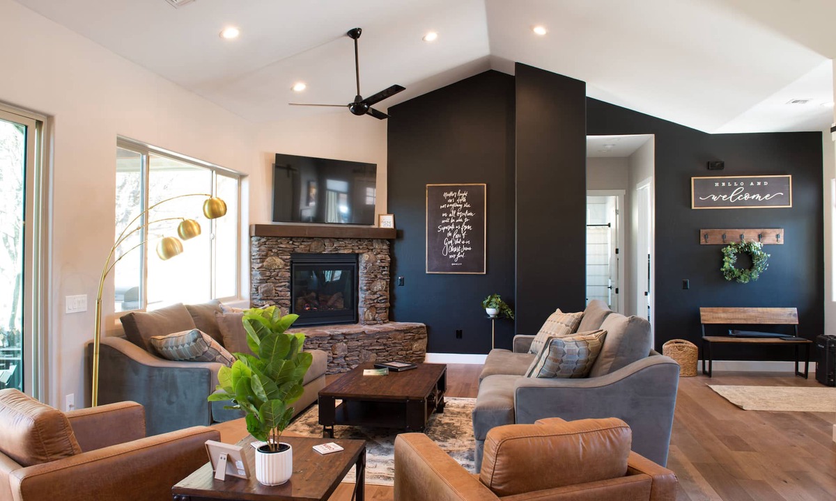 Williams House | Custom 4bd Mountain & Golf Retreat, Sleeps 8, A/C, Close to All Key Attractions