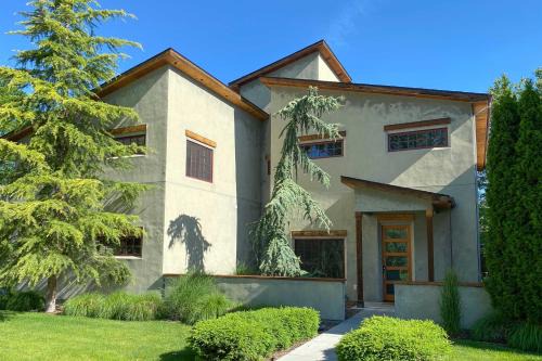 Sunset House | Custom Home < 2 Mi to Downtown Boise