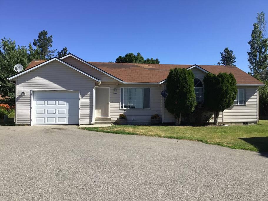 Coeur d'Alene House | Cute CDA home w/garage & yard!