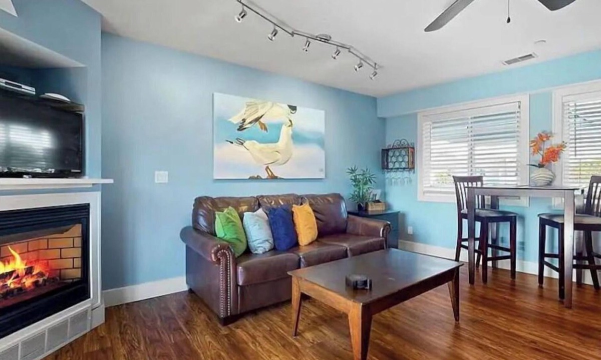 Allegan County House | Cute condo with pool ideal for spring and summer fun