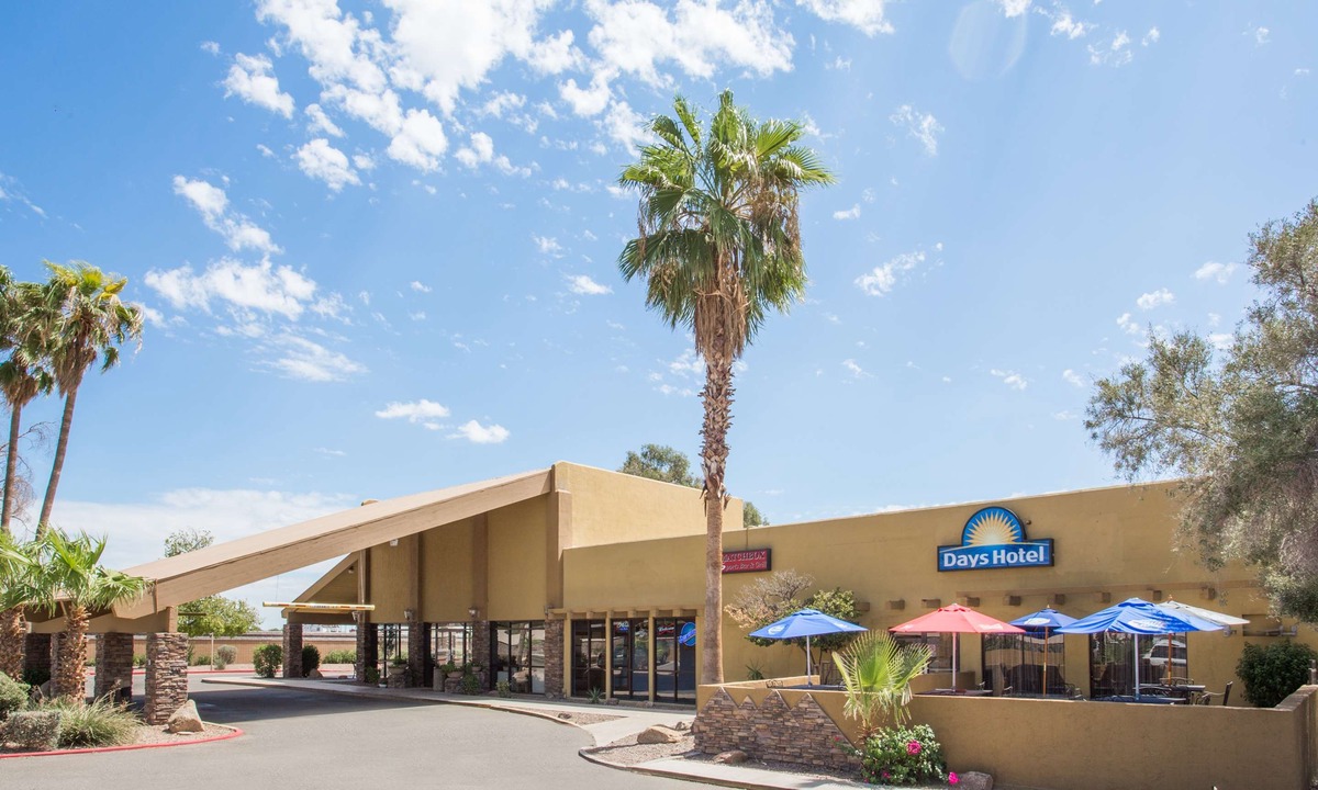 Peoria Hotel | Days Hotel by Wyndham Peoria Glendale Area