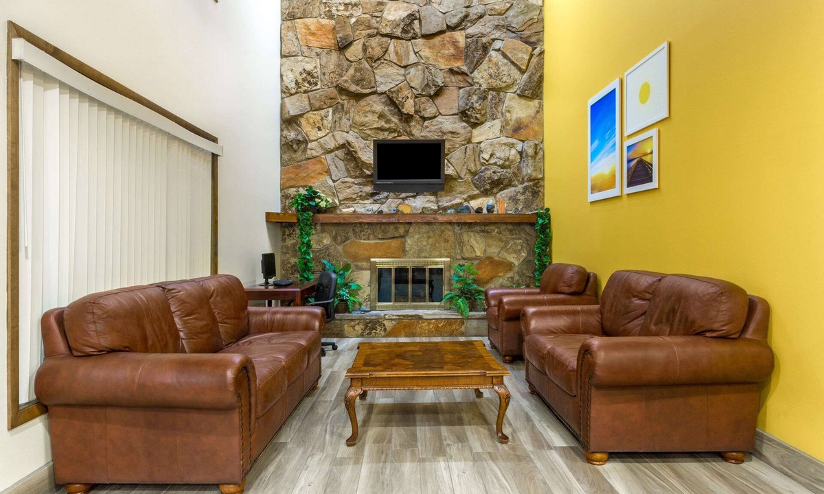 Delta Hotel | Days Inn by Wyndham Delta
