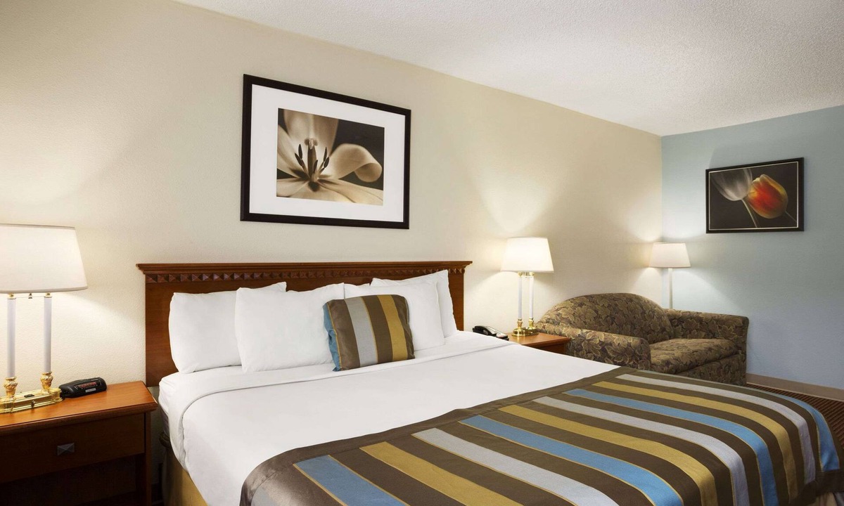 Franklin Hotel | Days Inn by Wyndham Middletown