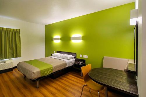 Roseland Hotel | Days Inn by Wyndham South Bend/Notre Dame