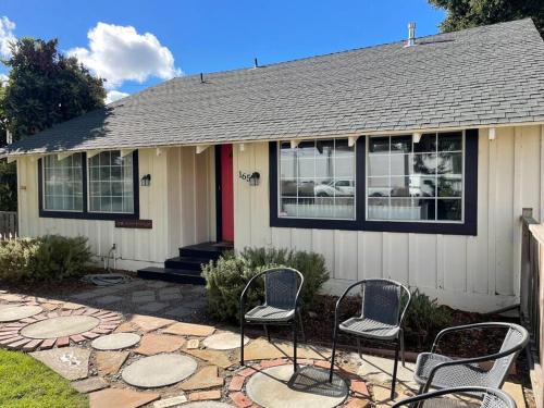 Los Alamos House | Den Street Cottage