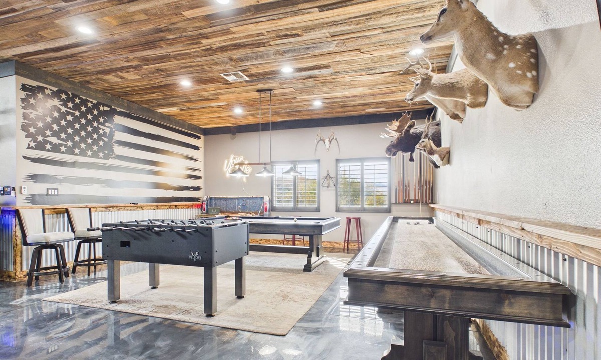 Valley Farms House | Desert Oasis Hideaway with Epic Game Room & Pool