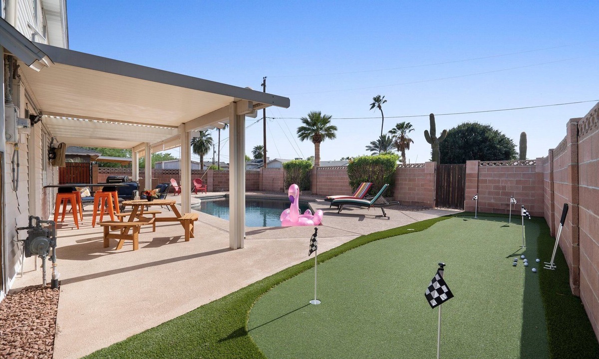 Tempe Gardens House | Desert Paradise w/2 masters, pool, & golf