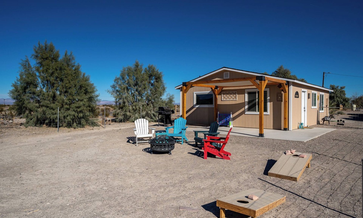 Park Village House | Desert Retreat-Charming 2-bedroom house with a View
