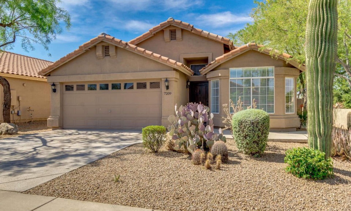 Los Portones House | Desert Tranquility - 2 bed & 2 bath gated community close to Mayo Clinic.