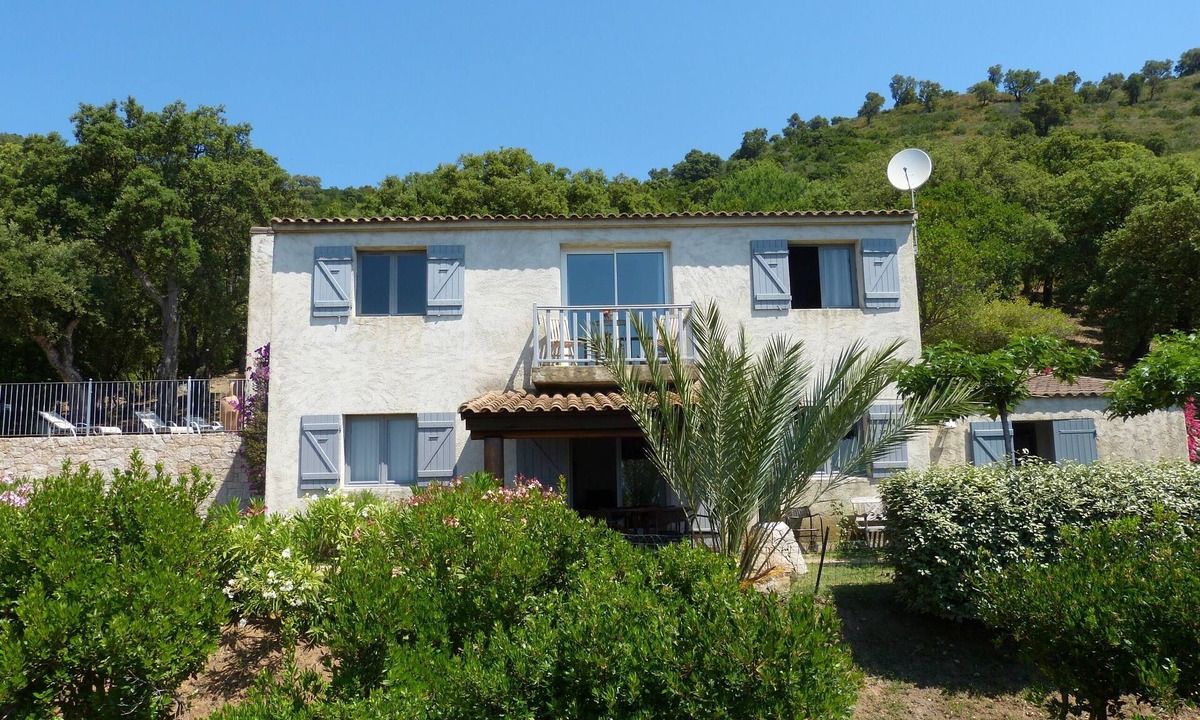 Pinarellu House | Detached villa with beautiful sea view and large garden