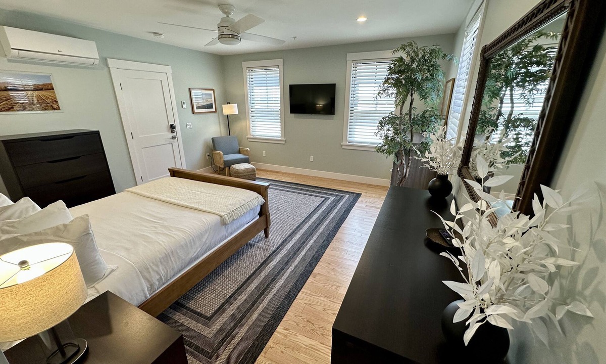 Yachting Village Hotel | Dive into downtown Newport RI magic in this freshly renovated 1BR retreat right off Historic Thames Street! Queen bed, ensuite glass walk-in shower, TV, mini-split AC, off-street parking. Just steps to restaurants & wharfs
