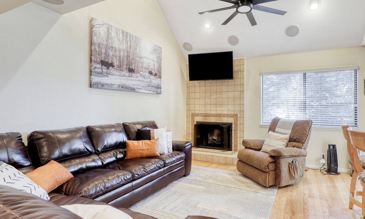 Brian Head Condo | Dog-Friendly Evergreen Condo with Washer/Dryer, Ski-In/Ski-Out Area Nearby