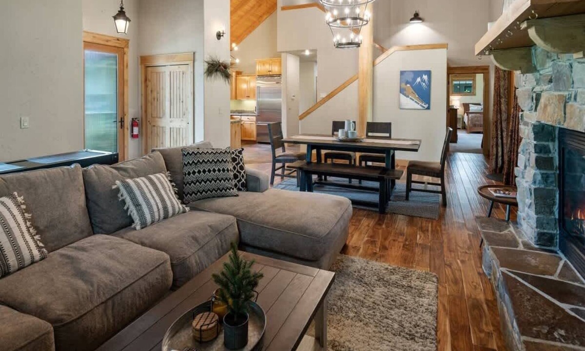 Dover Bay House | Dog Friendly Luxe Family Home | Marina, Trails